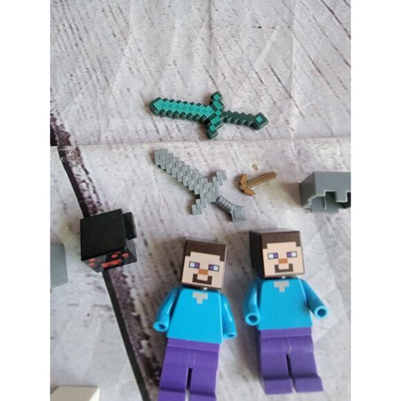 LEGO Minecraft Minifigure Lot 16 Complete 20 Extra Pieces Steve Creeper Pigs - Picture 9 of 9